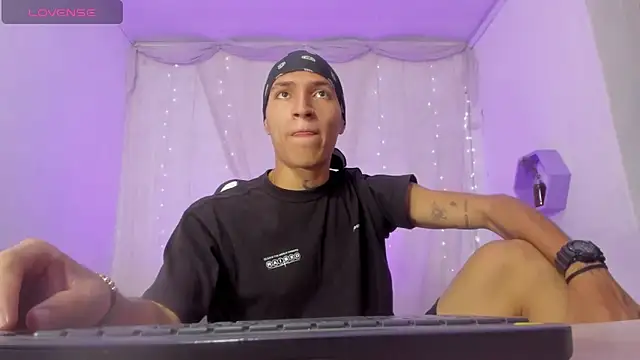 dantefriore  online show from February 4, 6:36 pm