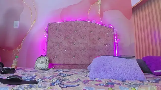 Melanie  Evans online show from February 20, 11:11 am