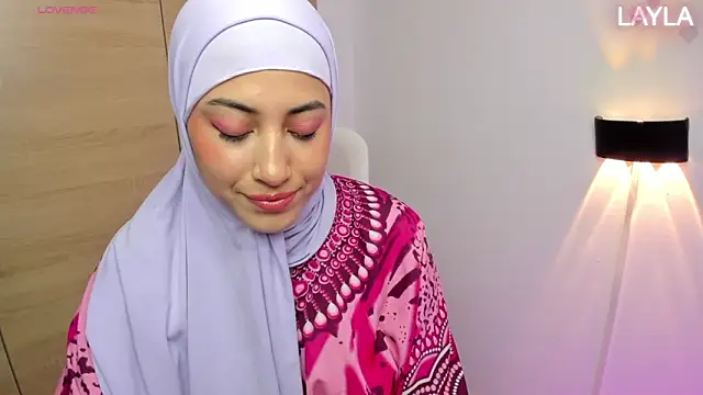 LAY LA  online show from February 11, 3:39 pm