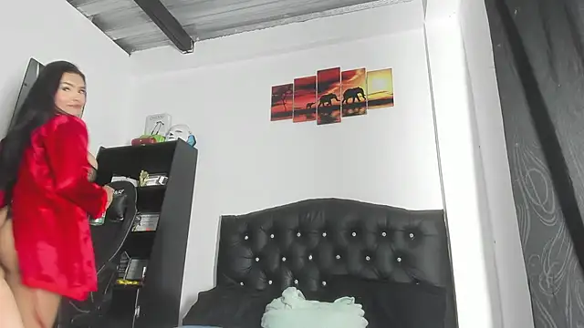 Snapshot of antonella__max chatting on April 21, 2:15 am antonella max online show from April 21, 2:15 am
