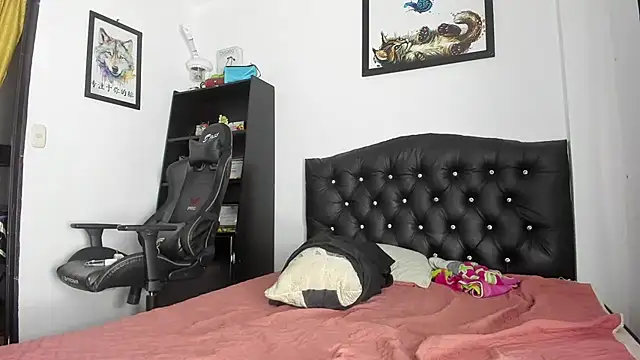 Snapshot of antonella__max chatting on May 15, 10:50 pm antonella max online show from May 15, 10:50 pm