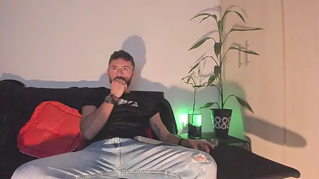 Snapshot of Erickpritz_xh chatting on April 16, 1:39 am Erickpritz xh online show from April 16, 1:39 am