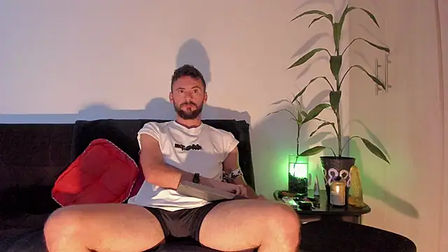 Snapshot of Erickpritz_xh chatting on April 20, 8:21 pm Erickpritz xh online show from April 20, 8:21 pm