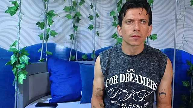 TheKing 39  online show from February 5, 3:22 am