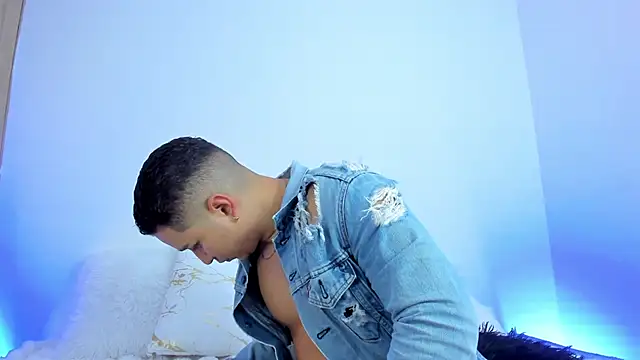 Snapshot of Axel_nova chatting on March 6, 2:13 pm Axel nova online show from March 6, 2:13 pm