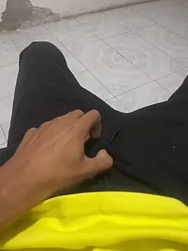 Snapshot of Brandon61414 chatting on March 10, 2:05 am Brandon61414 online show from March 10, 2:05 am