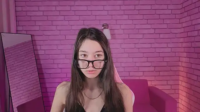 Snapshot of Nicole_Brownie chatting on March 15, 1:33 am Nicole Brownie online show from March 15, 1:33 am