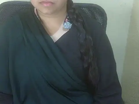 Snapshot of Cute_Aliyaa chatting on February 24, 10:02 am Cute Aliyaa online show from February 24, 10:02 am