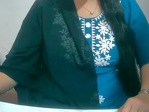 Snapshot of Cute_Aliyaa chatting on March 4, 8:42 am Cute Aliyaa online show from March 4, 8:42 am