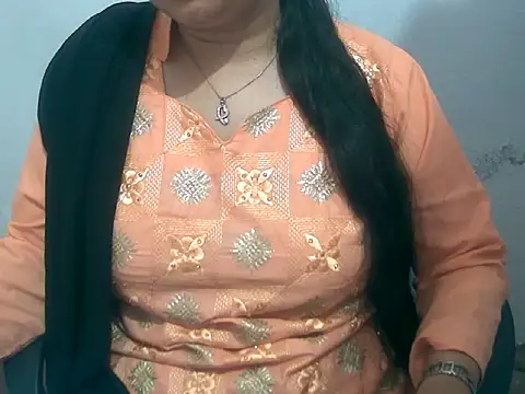 Snapshot of Cute_Aliyaa chatting on March 6, 8:22 am Cute Aliyaa online show from March 6, 8:22 am