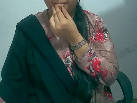 Snapshot of Cute_Aliyaa chatting on March 8, 10:08 am Cute Aliyaa online show from March 8, 10:08 am