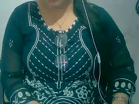 Snapshot of Cute_Aliyaa chatting on March 12, 8:53 am Cute Aliyaa online show from March 12, 8:53 am