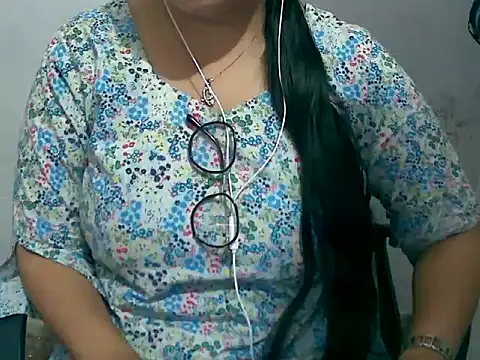 Snapshot of Cute_Aliyaa chatting on March 16, 9:57 am Cute Aliyaa online show from March 16, 9:57 am