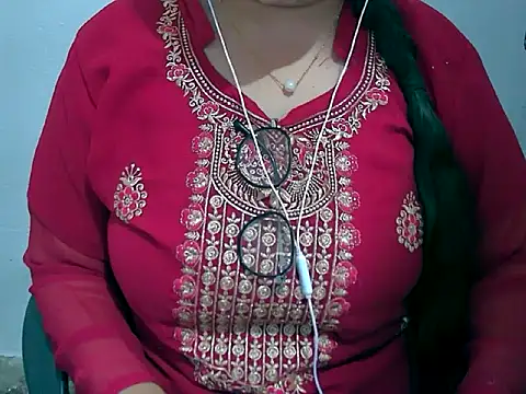 Snapshot of Cute_Aliyaa chatting on March 19, 9:35 am Cute Aliyaa online show from March 19, 9:35 am