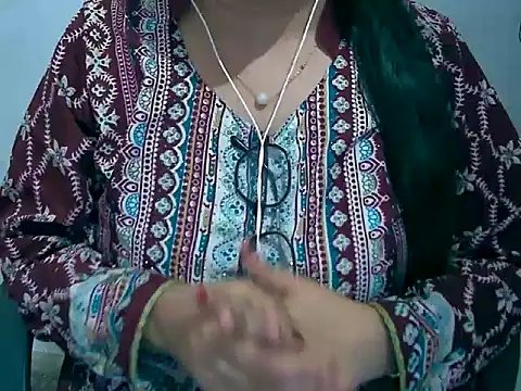 Snapshot of Cute_Aliyaa chatting on March 20, 10:20 am Cute Aliyaa online show from March 20, 10:20 am