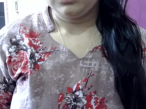 Cute Aliyaa online show from April 4, 8:01 am
