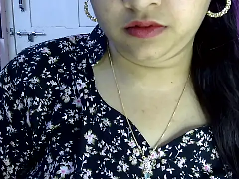 Cute Aliyaa online show from June 23, 1:20 pm