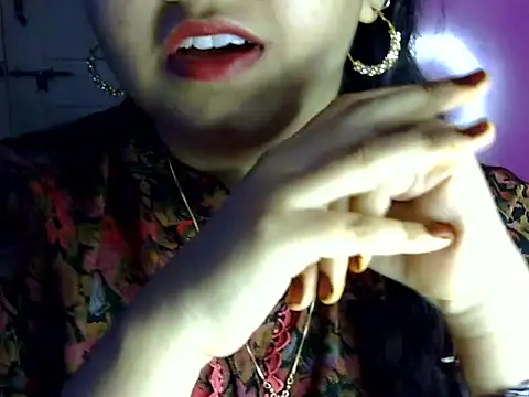 Cute Aliyaa online show from July 5, 1:07 pm
