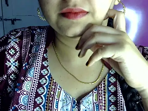 Cute Aliyaa online show from July 8, 1:48 pm