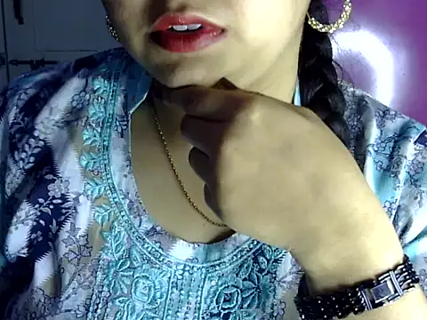 Cute Aliyaa online show from July 9, 1:37 pm