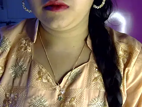 Cute Aliyaa online show from July 11, 12:52 pm