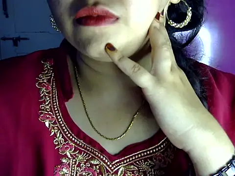 Cute Aliyaa online show from July 12, 1:24 pm