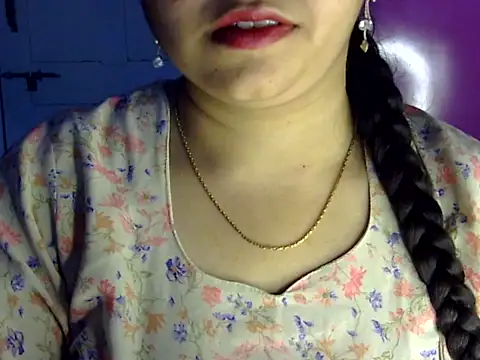 Cute Aliyaa online show from July 14, 2:12 pm
