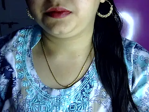 Cute Aliyaa online show from July 16, 1:50 pm
