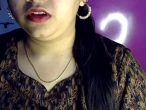 Cute Aliyaa online show from July 17, 1:40 pm