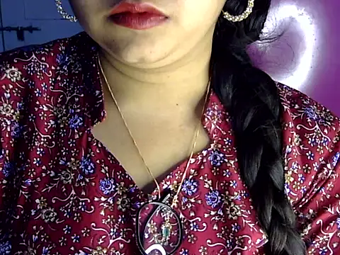 Cute Aliyaa online show from July 29, 1:09 pm