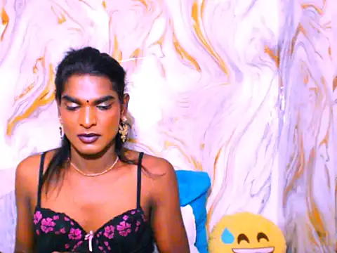 Snapshot of spicybarbie chatting on March 5, 5:20 pm spicybarbie online show from March 5, 5:20 pm