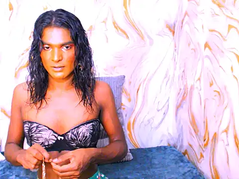 Snapshot of spicybarbie chatting on March 17, 5:38 pm spicybarbie online show from March 17, 5:38 pm