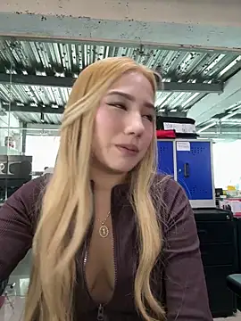 Isa cortes  online show from April 22, 1:45 pm