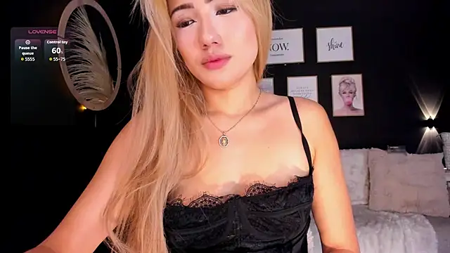 Isa cortes  online show from May 27, 2:58 pm