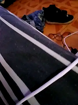 Snapshot of Luzz12 chatting on March 29, 12:43 am Luzz12 online show from March 29, 12:43 am