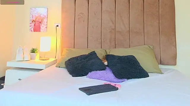 LANA LARSEN online show from March 25, 11:38 am