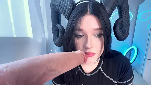 Snapshot of Morrigan_Palmerr chatting on March 24, 10:31 am Morrigan Palmerr online show from March 24, 10:31 am