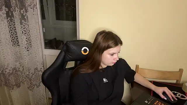 Snapshot of SoftIris_ chatting on March 8, 6:34 pm SoftIris online show from March 8, 6:34 pm