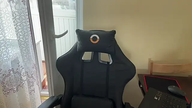 Snapshot of SoftIris_ chatting on March 11, 11:49 am SoftIris online show from March 11, 11:49 am