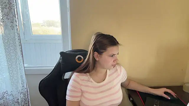 Snapshot of SoftIris_ chatting on March 14, 6:30 am SoftIris online show from March 14, 6:30 am