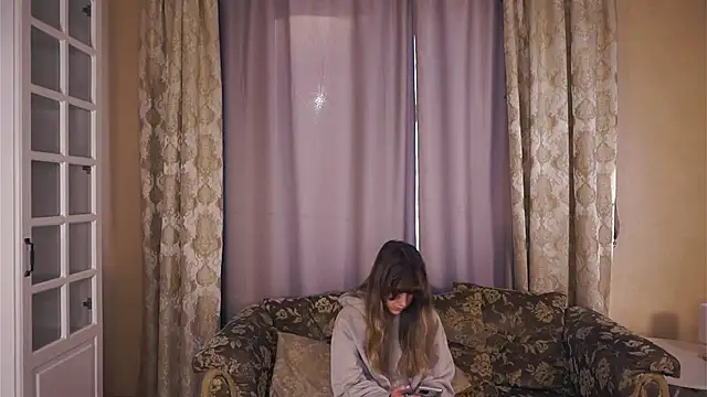 Snapshot of UshaAshauer chatting on February 4, 6:41 am UshaAshauer online show from February 4, 6:41 am