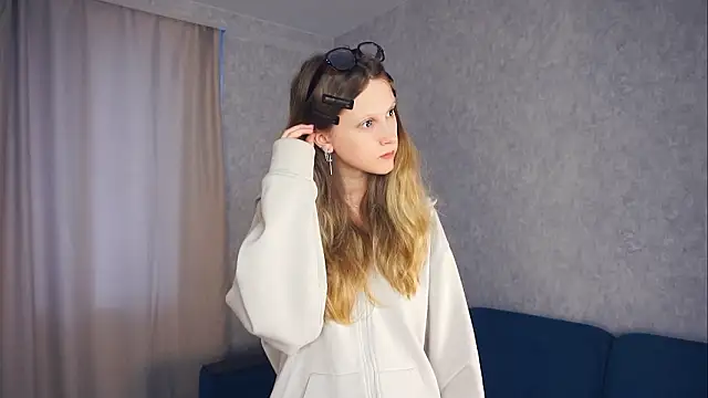 Snapshot of UshaAshauer chatting on February 9, 11:03 am UshaAshauer online show from February 9, 11:03 am