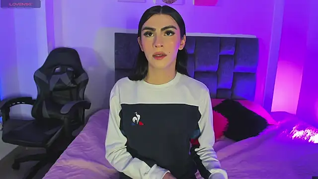 Snapshot of Isabella_Moon9 chatting on April 25, 12:30 pm Isabella Moon9 online show from April 25, 12:30 pm