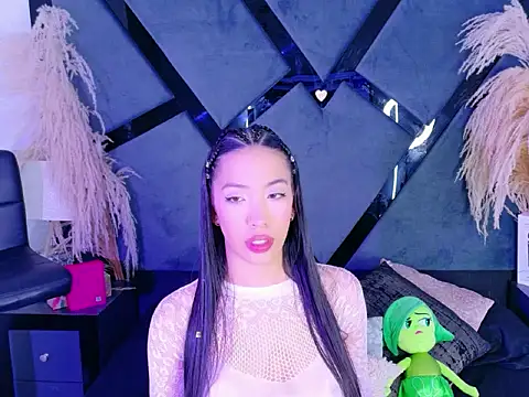 Snapshot of KylieWhitee chatting on March 20, 4:45 pm KylieWhitee online show from March 20, 4:45 pm