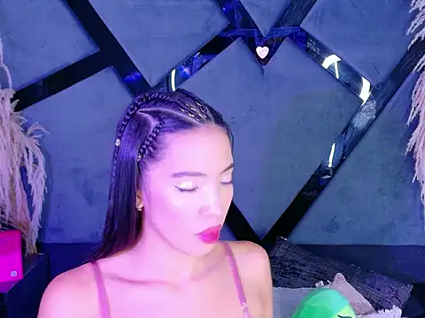 Snapshot of KylieWhitee chatting on March 24, 4:39 am KylieWhitee online show from March 24, 4:39 am