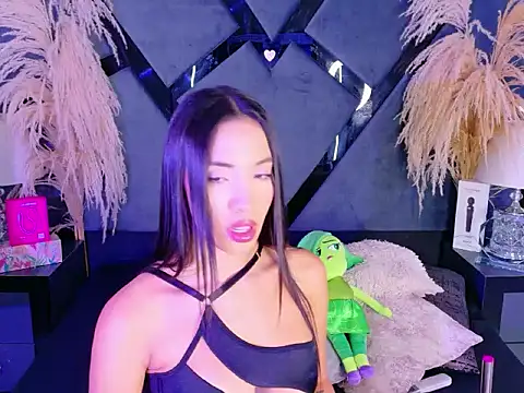 Snapshot of KylieWhitee chatting on March 27, 7:35 pm KylieWhitee online show from March 27, 7:35 pm