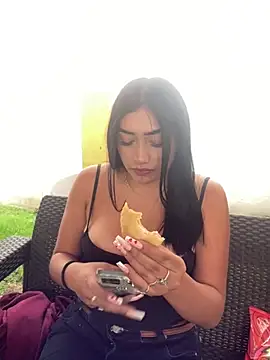 Georgia Pink online show from February 6, 8:01 pm