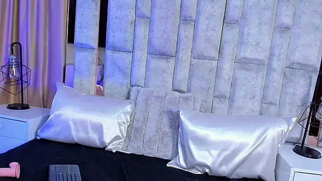 thyara noa online show from February 3, 2:53 am