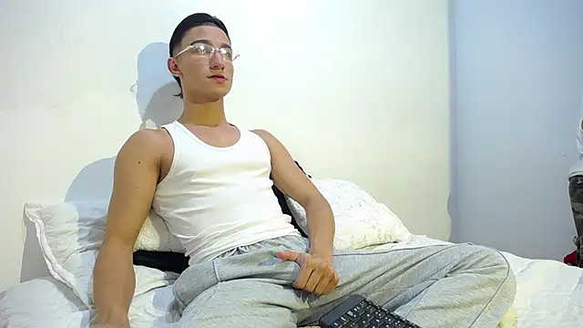 BabyAndy  online show from June 7, 10:35 pm
