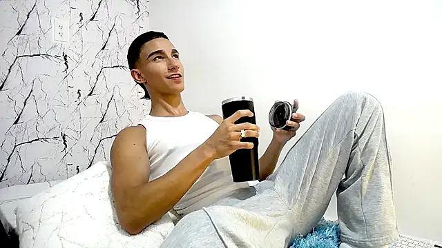 BabyAndy  online show from July 1, 10:53 pm